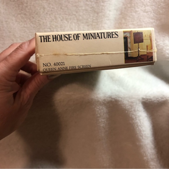 The House of Miniatures Queen Anne fire screen kit scale 1:1 - Picture 5 of 6